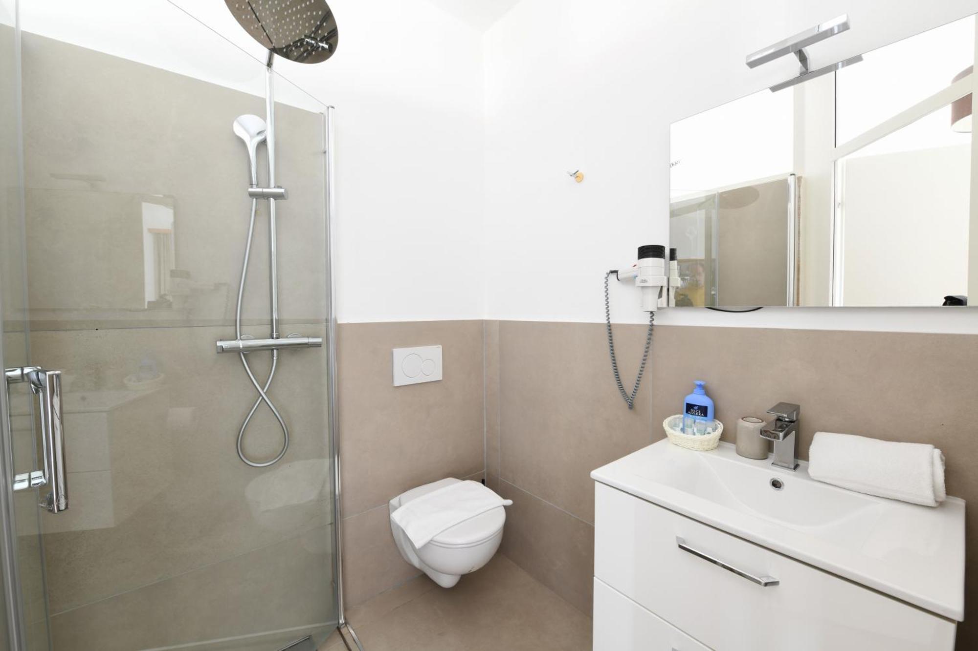 7Rooms - Self Check-In 24H Free Parking Losone Exteriör bild