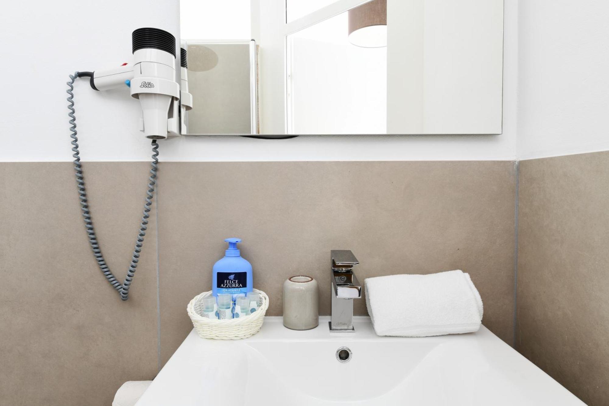 7Rooms - Self Check-In 24H Free Parking Losone Exteriör bild